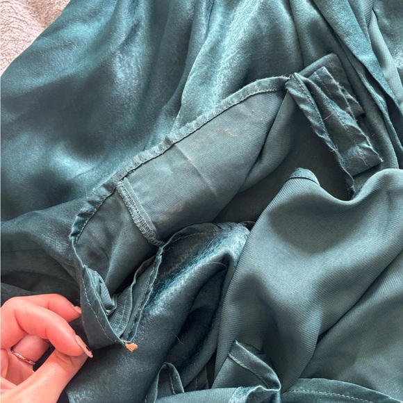 lulu’s satin wrap off shoulder dress // emerald, size 6 - Picture 4 of 5
